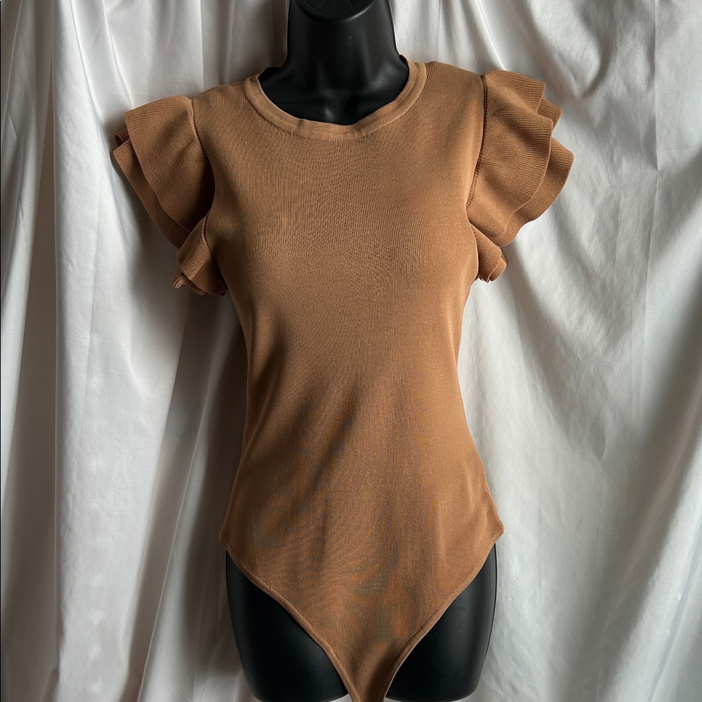 Eesome Coco Ruffled Sleeve Bodysuit - Picture 2 of 9